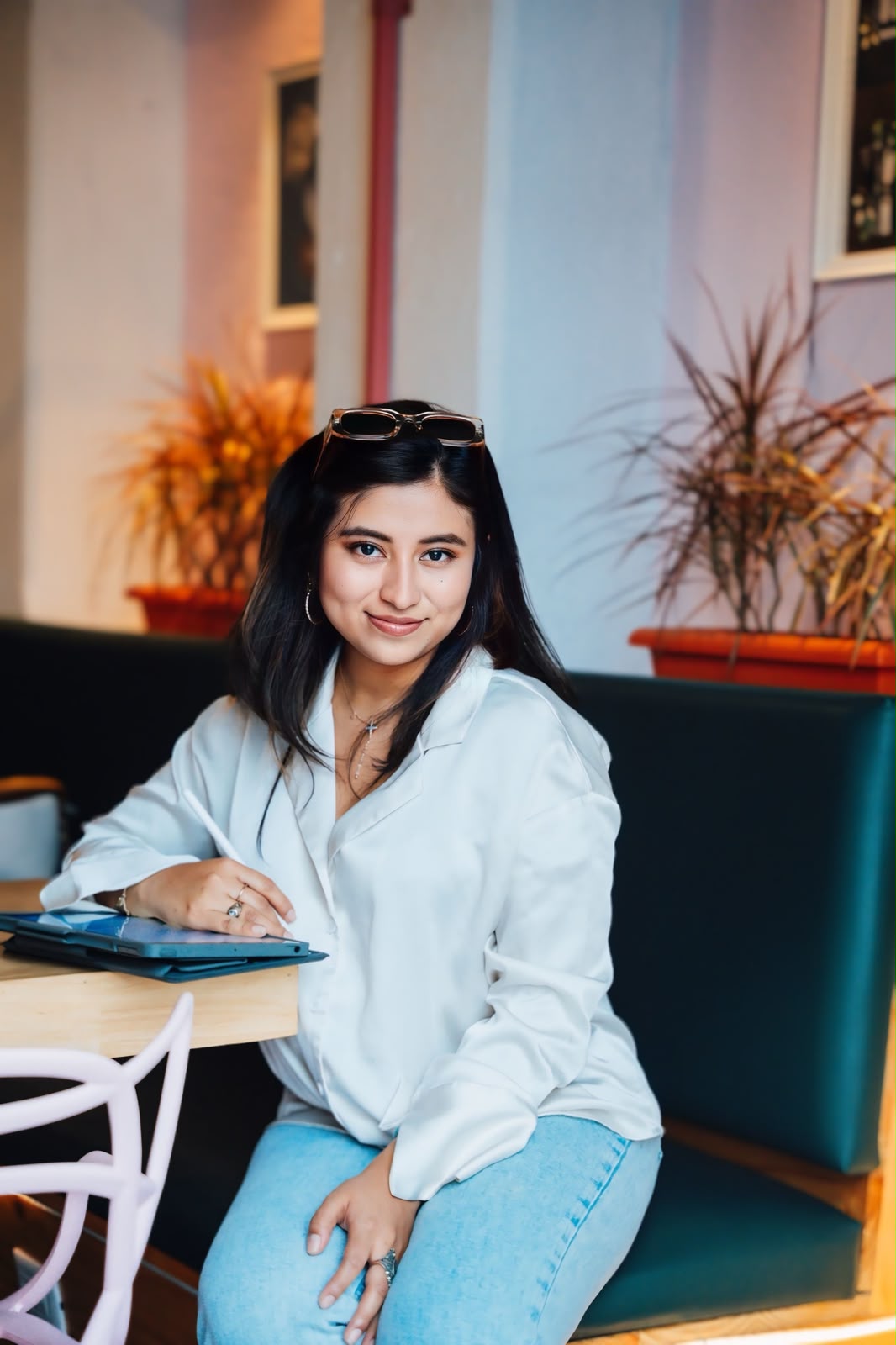 Astrid Pérez, diseñadora de GIS DESIGNS, en su estudio
